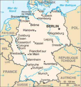 Lors d'une brocante, j'ai trouvé une collection d'euros rare, notamment des pièces d'Allemagne illustrant sa carte. J'ai également découvert une caméra vintage, une vieille radio en parfait état et un livre ancien fascinant sur l'histoire allemande. Chaque objet racontait une histoire unique et captivante.