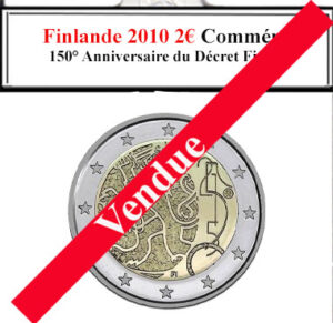 Lors d'une brocante, j'ai découvert une collection d'euros fascinante, incluant la pièce finlandaise de 2 euros de 2010 commémorant le 150e anniversaire du Décret finlandais. Neuve et éclatante, elle célébrait l'histoire législative du pays. Une caméra vintage, une radio ancienne et un livre rare sur la Finlande complétaient ce trésor historique.