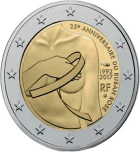 Lors d'une brocante, j'ai découvert une collection d'euros intéressante, notamment une pièce française de 2 euros de 2017 commémorant la lutte contre le cancer du sein, avec un verso significatif. À côté, une caméra vintage capturait des moments uniques, une radio ancienne diffusait des récits captivants, tandis qu'un livre ancien sur la santé féminine enrichissait cette découverte émouvante et informative.