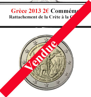 À la brocante, j'ai découvert une pièce grecque de 2 euros de 2013, commémorant le rattachement de la Crète à la Grèce, en parfait état. Son design historique captivait. À côté, une caméra vintage immortalisait des moments précieux, une radio ancienne diffusait des récits historiques, et un livre ancien sur l'histoire grecque enrichissait cette découverte culturelle et territoriale.