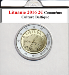 À la brocante, une trouvaille rare : une pièce commémorative lituanienne de 2 euros de 2016, dédiée à la Culture Baltique, parfaitement conservée. Sa conception captivante illustre la richesse culturelle de la région. À côté, une caméra vintage capture l'essence de la découverte, tandis qu'une radio ancienne diffuse des mélodies traditionnelles. Un livre ancien sur la Lituanie complète cette collection, offrant un aperçu historique captivant.