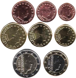 Je suis un passionné de collection d'euros, arpentant les brocantes pour dénicher des trésors comme des livres anciens et des caméras vintage. Ma collection précieuse comprend une série de 2011 du Luxembourg avec des pièces neuves jamais circulées. Les radios anciennes enrichissent mon univers nostalgique et captivant. Chaque objet raconte une histoire unique, ajoutant une valeur sentimentale à ma passion pour l'histoire européenne et la préservation de ces trésors intemporels.