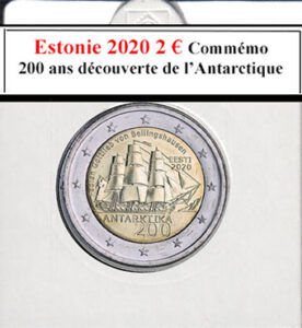 À la brocante, j'ai trouvé une collection d'euros captivante, notamment la pièce estonienne de 2 euros de 2020 commémorant les 200 ans de la découverte de l'Antarctique. Neuve et brillante, elle témoignait de cet exploit. Une caméra vintage, une radio ancienne et un livre sur les explorations complétaient ce trésor.